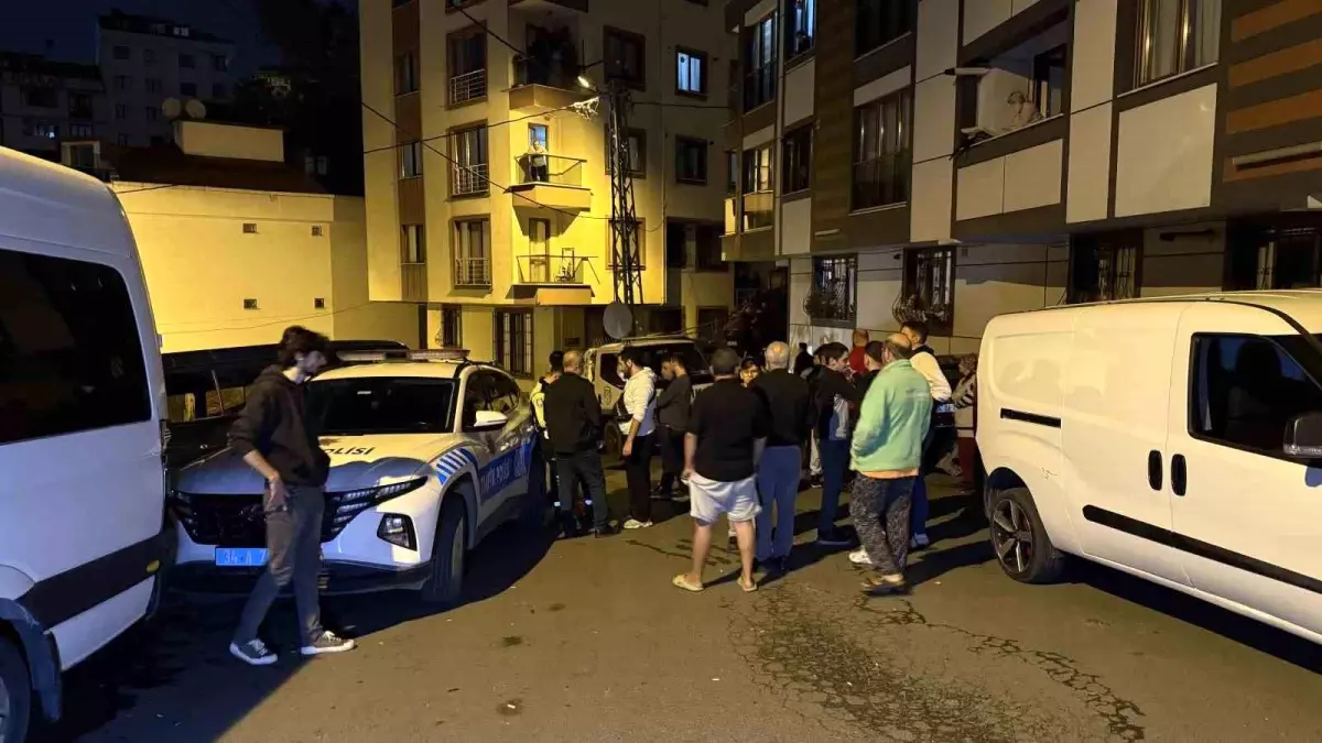 istanbulda park halindeki araclara carpan surucu yakalandi VZZ5g9zz.jpg