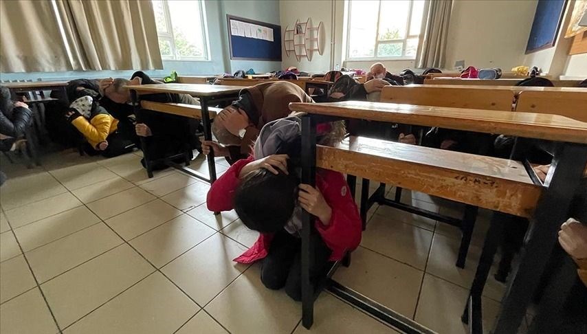 meb uyurdu yarin butun okullarda es zamanli yapilacak kODKjnPw.jpg