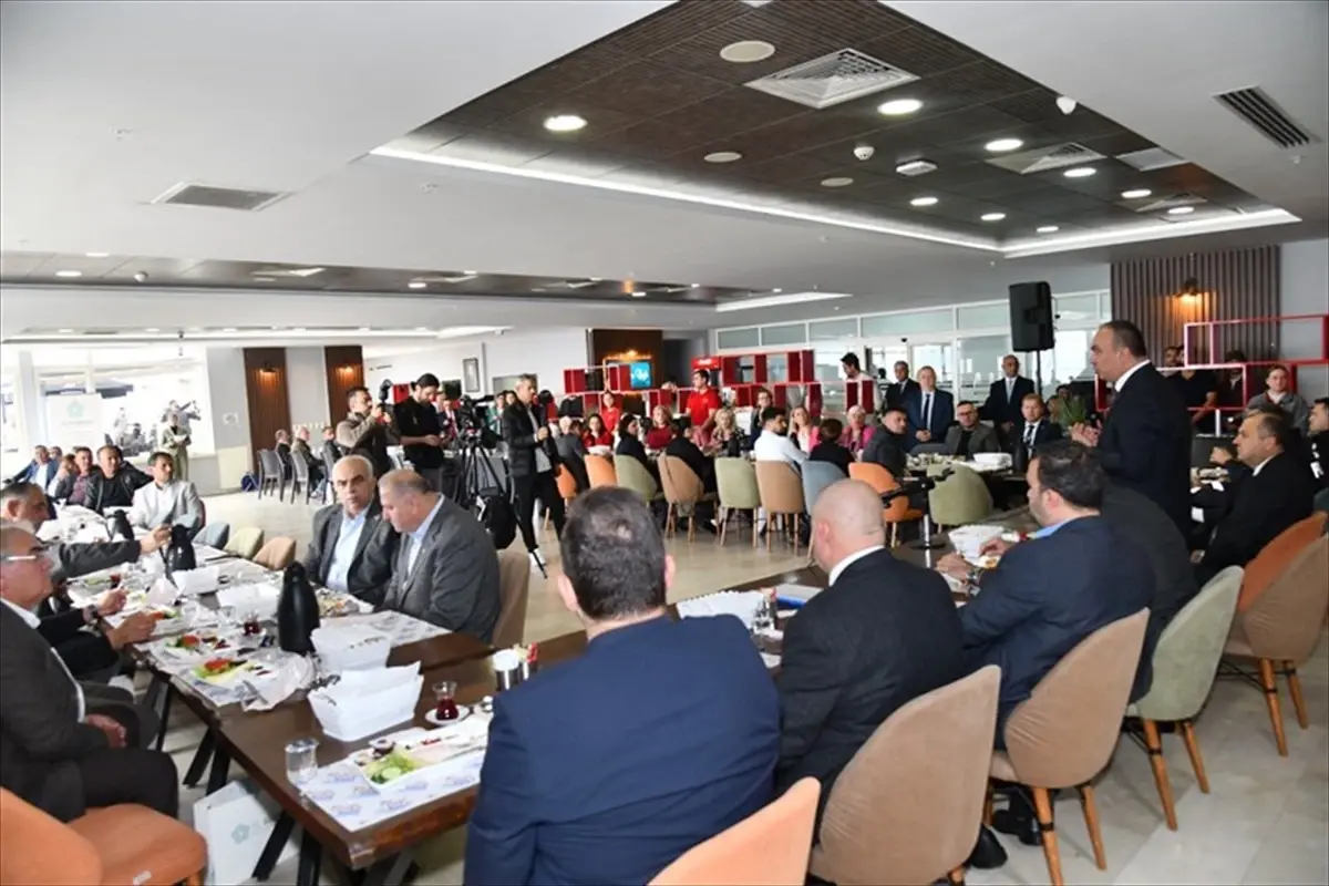 muhtarlar gununde vali soyturkten ziyaret 5ftDXZ5O.jpg