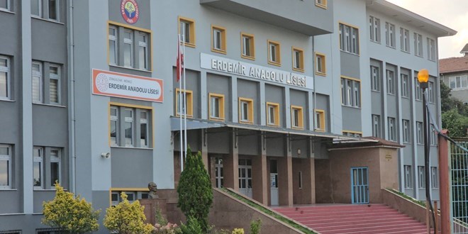 sigara kullanmiyorum diyen arkadasina yumruk atan ogrenci tutuklandi 5i6N6aAV.jpg
