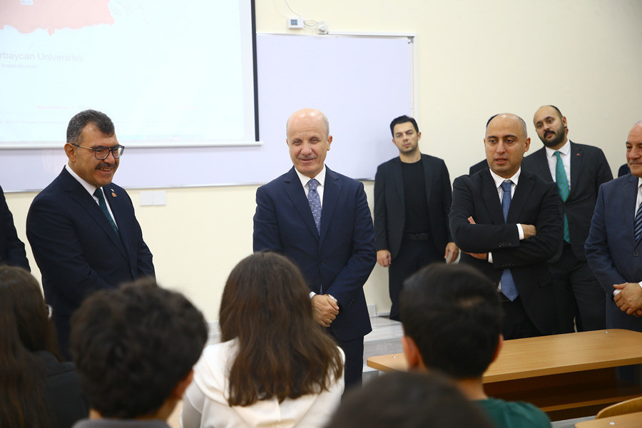 yok baskani turkiye azerbaycan universitesinde pYpSK5OC.jpg