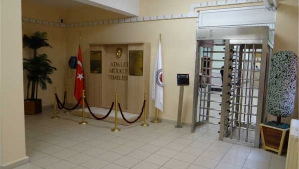 cezaevindeki acik gorustebabasi tarafindan dovulen cocuktan haber var 8vAxDMlg.jpg