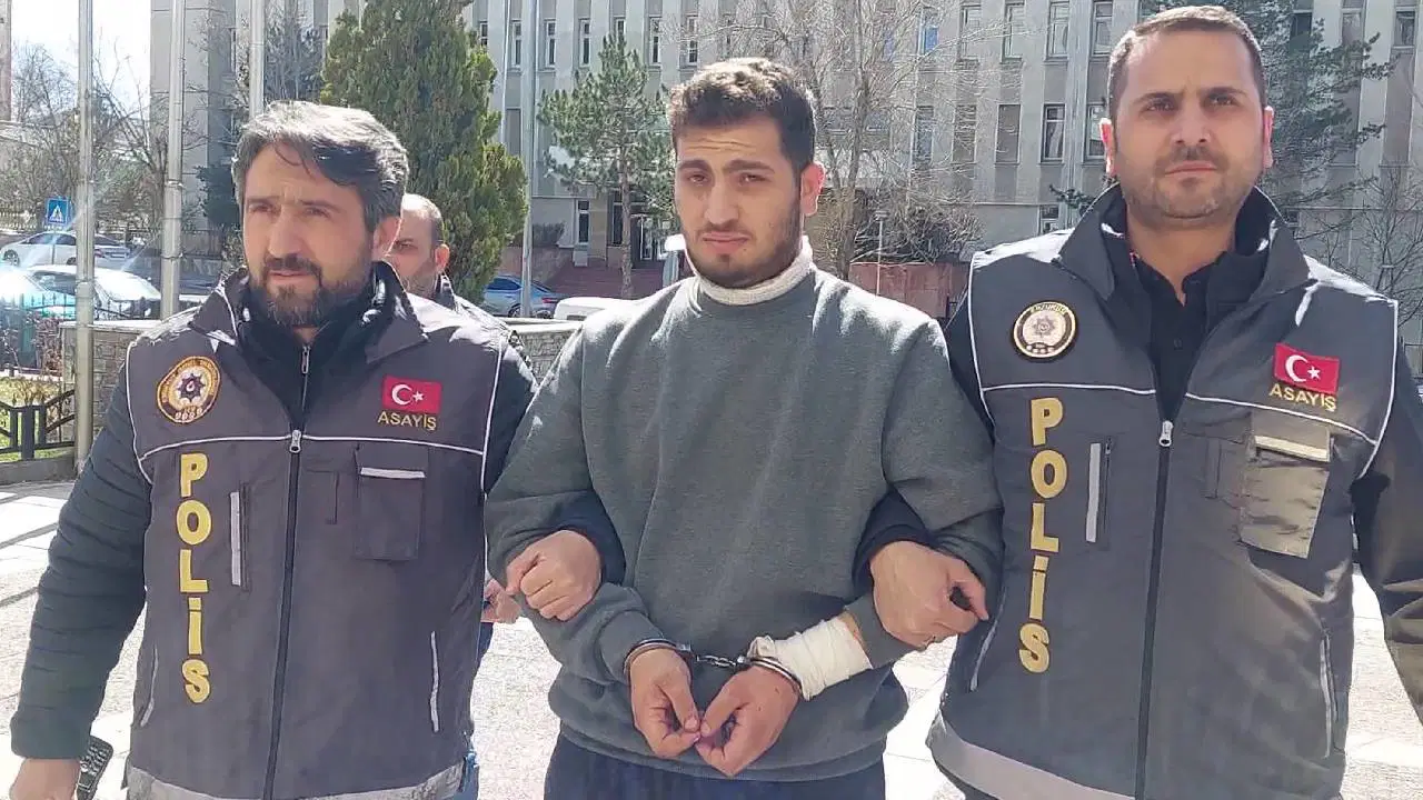 Evli olduğu kadını hastane bahçesinde boğarak öldürmüştü: Cezası belli oldu!