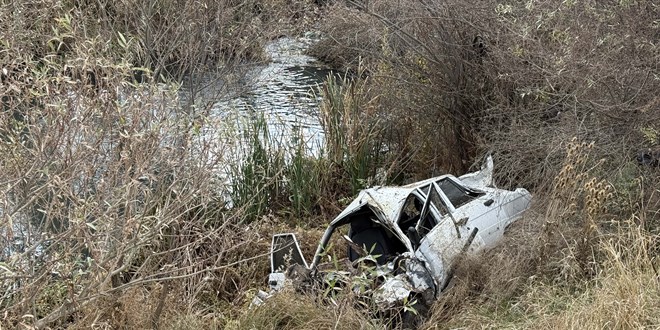 kahramanmarasta kopruden dusen otomobildeki 1 kisi oldu daDD4ACU.jpg