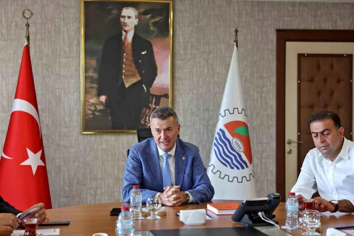 mersinde yeni hal yasasi toplantisi Ch2h5va3.jpg