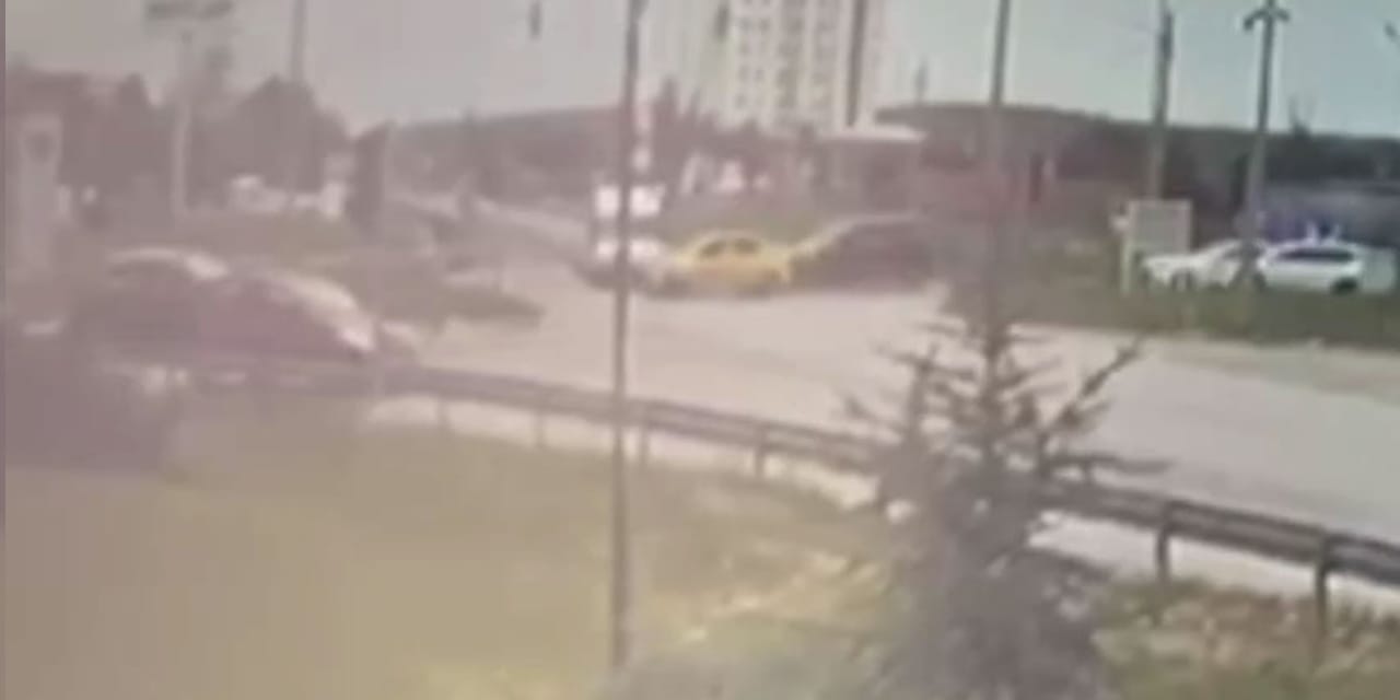 Ambulans ile Taksi Çarpıştı: 5 Yaralı