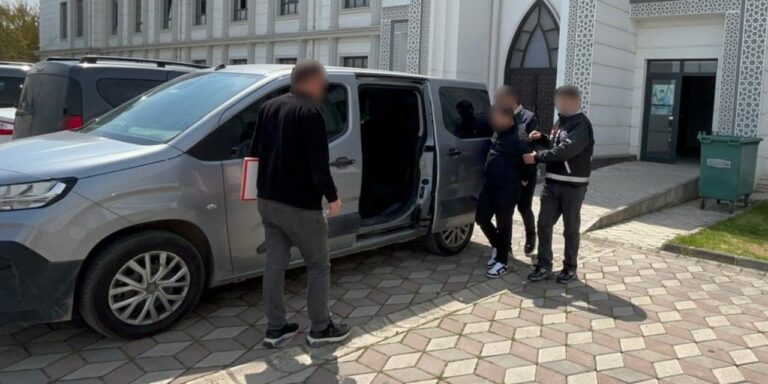 kamyonet-hirsizi-otelde-saklanirken-yakalandi-sahte-kimlikle-giris-yapmis-2E1lkdY1