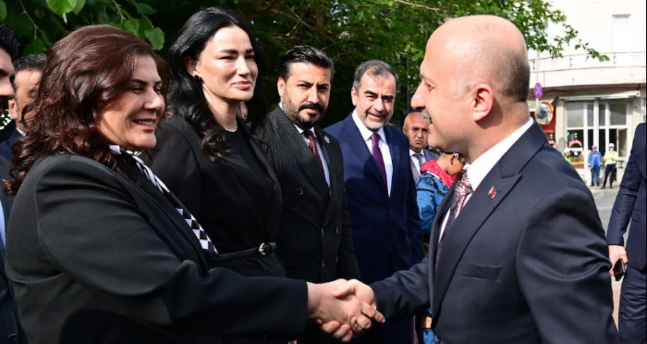 aydinda-vali-karsilamasinda-protokol-tartismasi-zdJ2ua3n