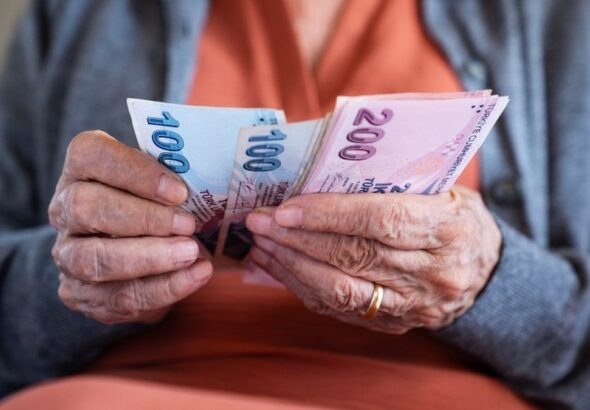 emekliler-bu-ay-iki-odeme-birden-alacak-A8QBg3Zg