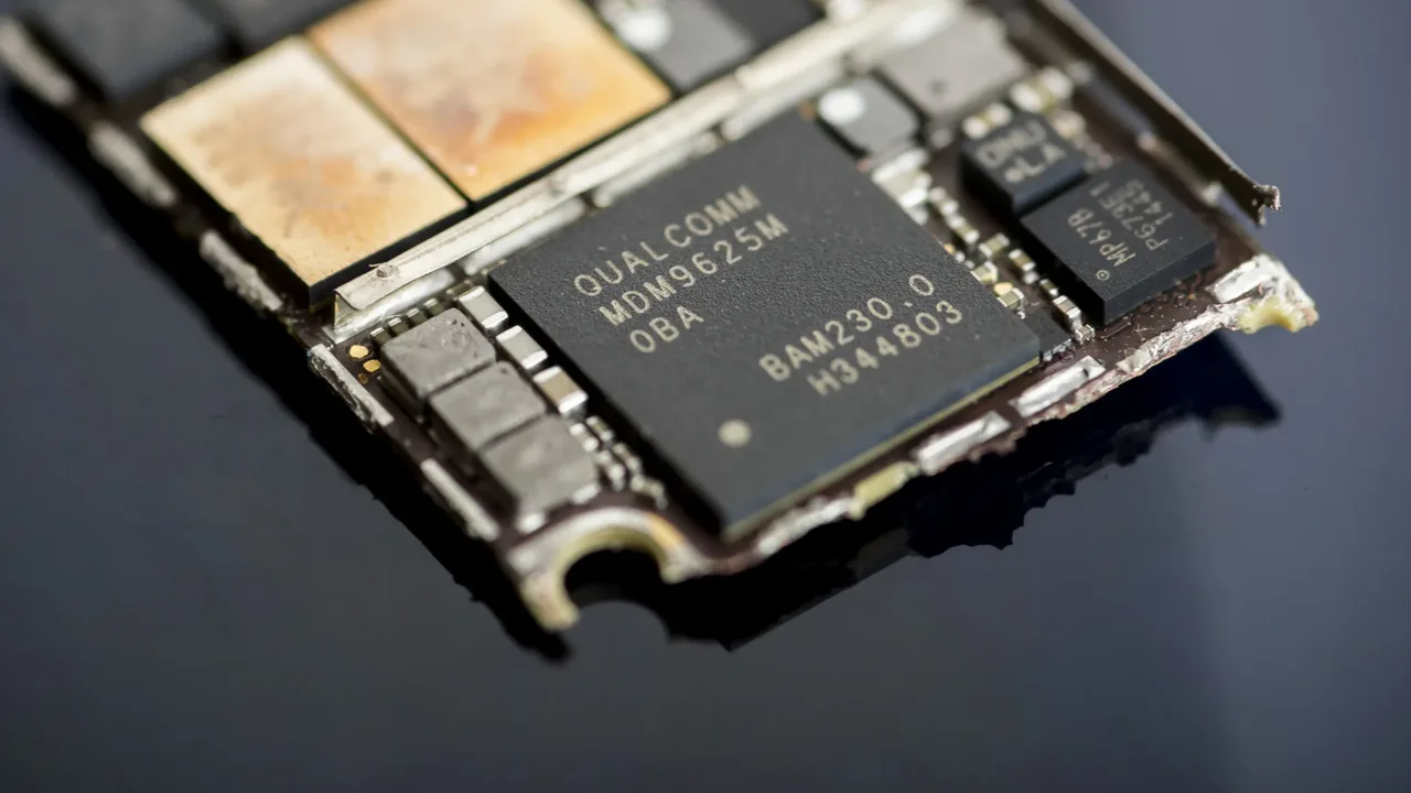 Apple Qualcomm ile Yolları Ayırıyor